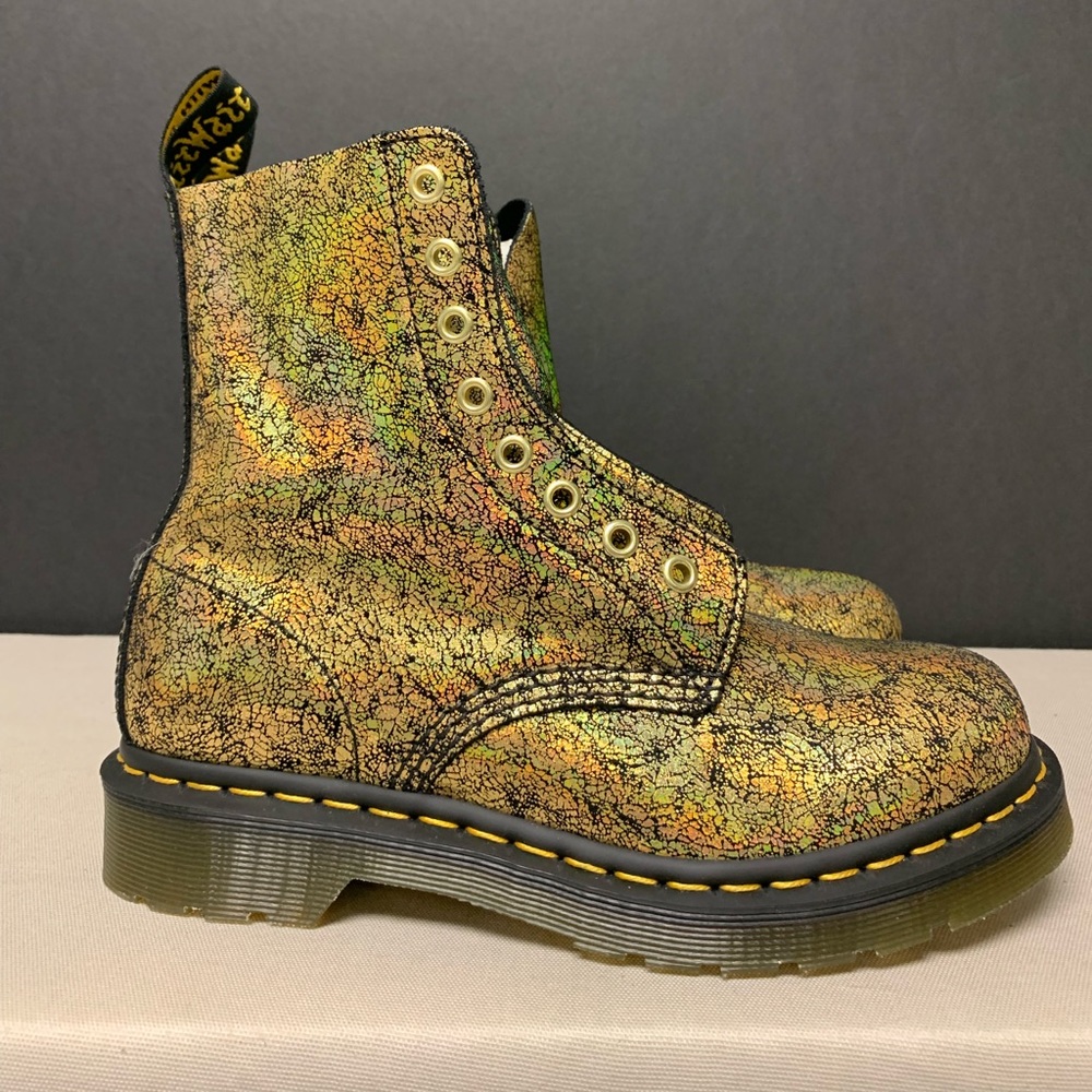Dr. Martens Women's 1460 Pascal Gold Crackle size 7